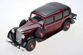 Mercedes Benz  - 1936 burgundy - 1:18 - Triple9 Resin series - T9R1800102 - T9R1800102 | The Diecast Company