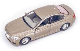 BMW  - 5 Serie gold - 1:64 - Tiny Toys - ATC64515TW - tinyATC64515TW | The Diecast Company