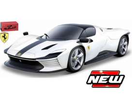 Ferrari  - Daytona SP3 white - 1:43 - Bburago - 36914w - bura36914w | The Diecast Company