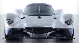 Aston Martin  - Valkyrie 2022 white/black - 1:18 - Maisto - 31465 - mai31465 | The Diecast Company