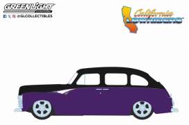 Ford  - Fordor Super Deluxe 1946 purple/black - 1:64 - GreenLight - 63070A - gl63070A | The Diecast Company